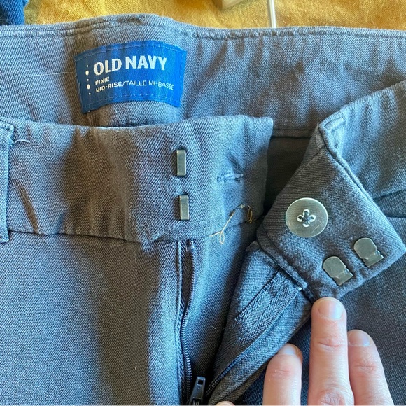 Old Navy Pixie Pants - 2 pairs - size 4 Regular - Picture 6 of 8